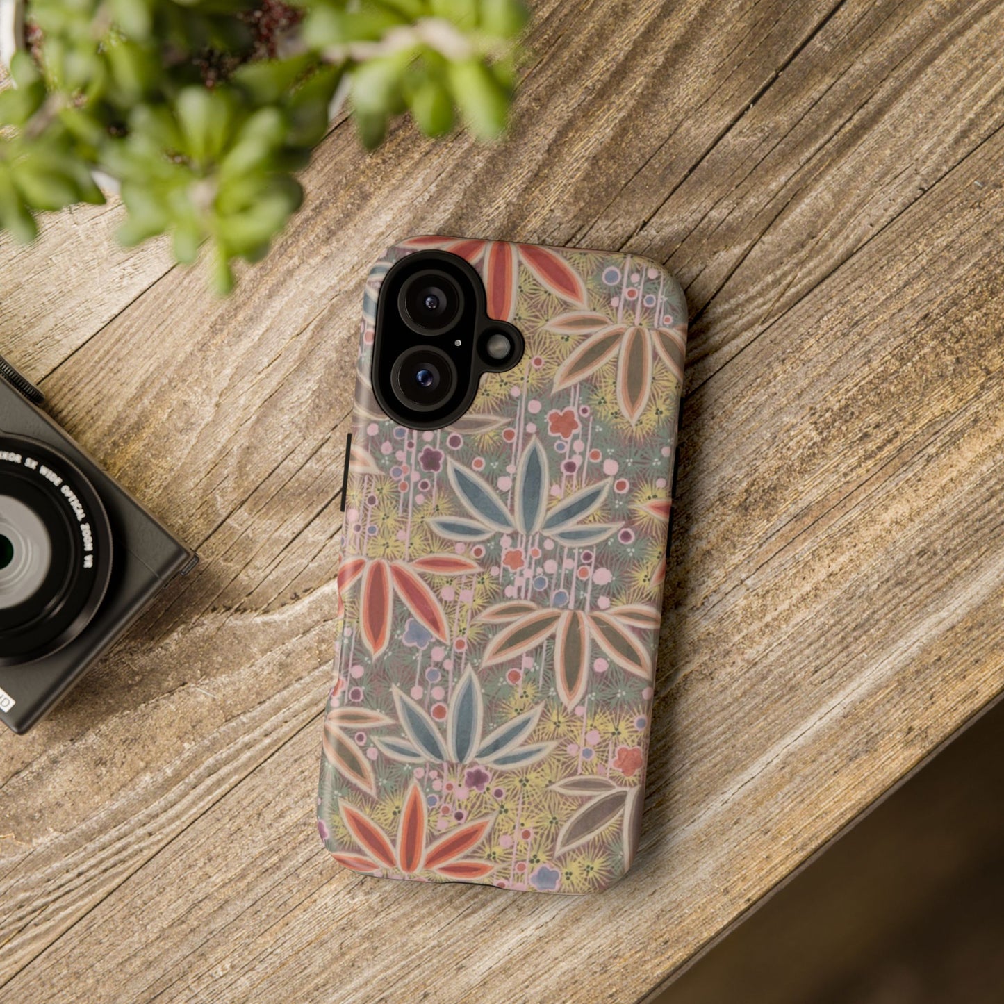 和柄、日本の伝統文様、植物柄、着物や帯などに用いられた模様のスマホケース