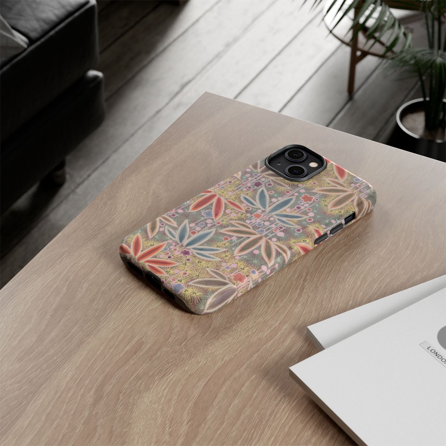 和柄、日本の伝統文様、植物柄、着物や帯などに用いられた模様のスマホケース