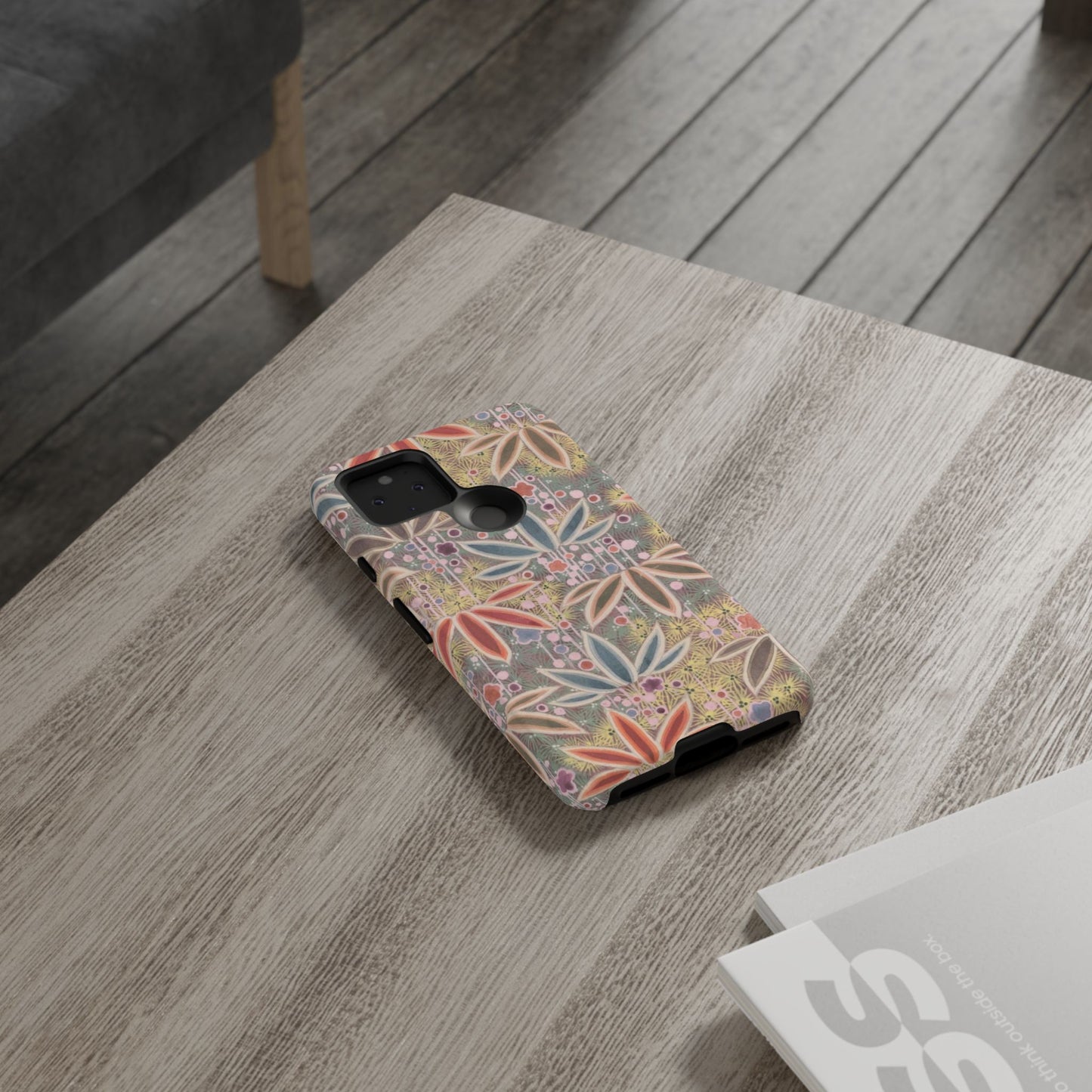 和柄、日本の伝統文様、植物柄、着物や帯などに用いられた模様のスマホケース