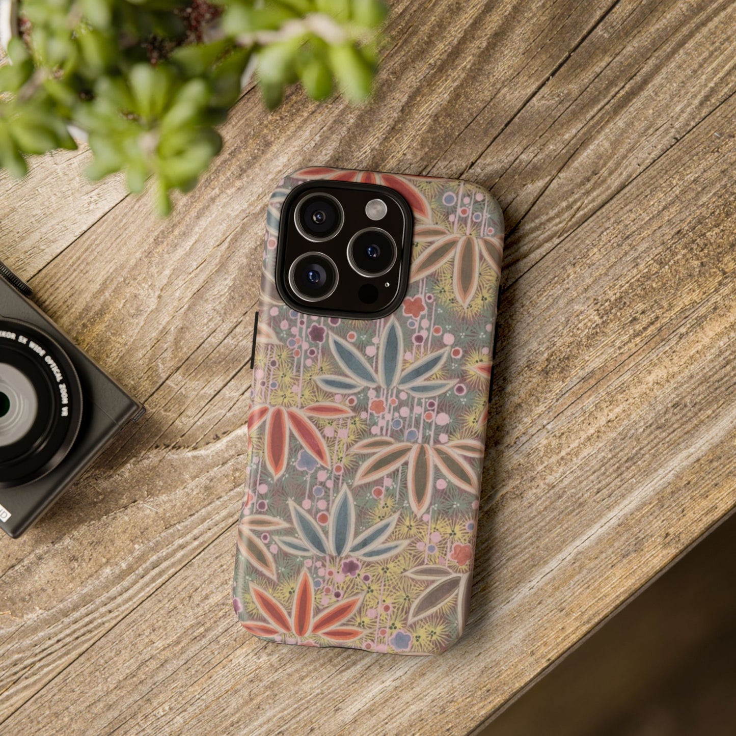 和柄、日本の伝統文様、植物柄、着物や帯などに用いられた模様のスマホケース