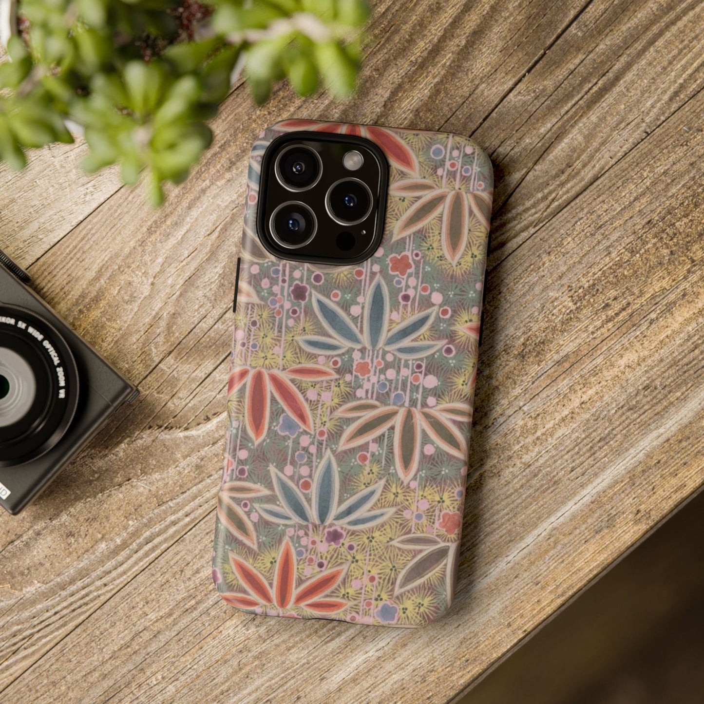 和柄、日本の伝統文様、植物柄、着物や帯などに用いられた模様のスマホケース